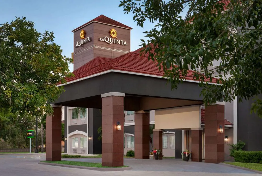 La Quinta Inn & Suites by Wyndham Brownsville North hotel hero