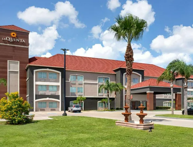 La Quinta Inn & Suites by Wyndham Brownsville North hotel detail image 2
