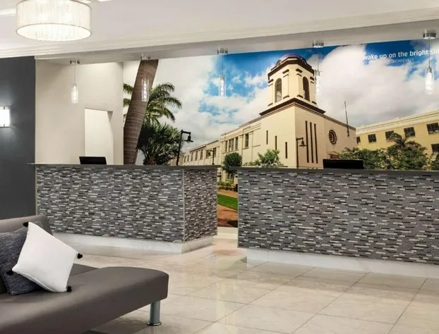 La Quinta Inn & Suites by Wyndham Brownsville North hotel detail image 4