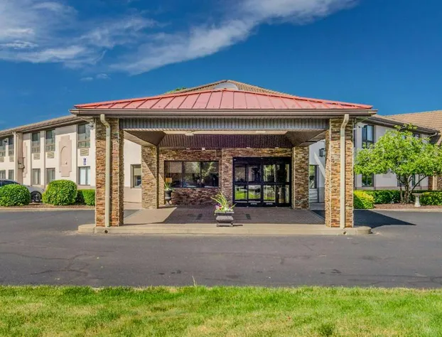 Comfort Inn & Suites West Springfield hotel detail image 2