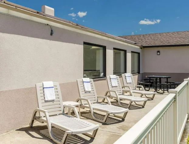 Comfort Inn & Suites West Springfield hotel detail image 3