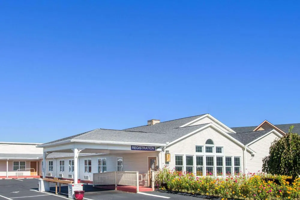 Knights Inn Hadley hotel hero