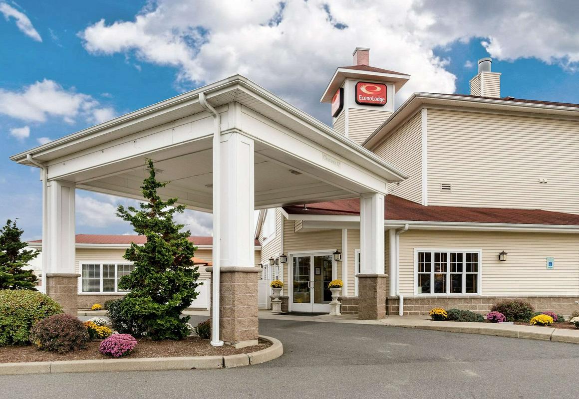 Econo Lodge Hadley near University hotel hero