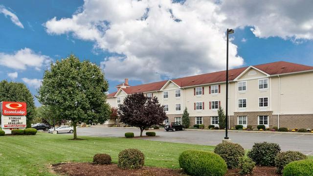 Econo Lodge Hadley near University hotel detail image 3