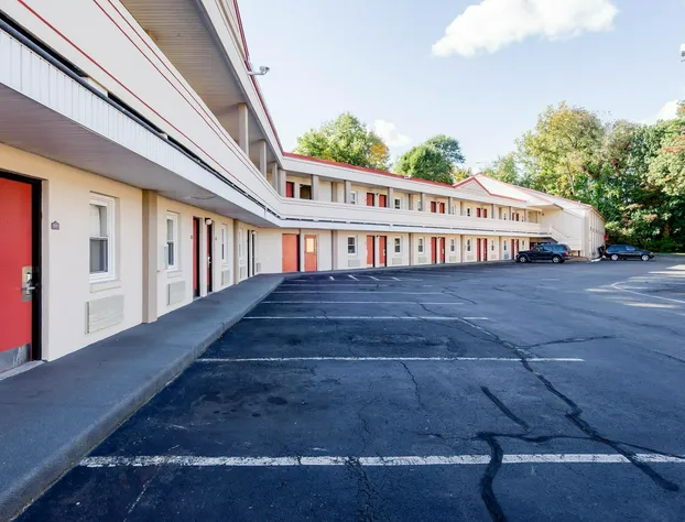 Econo Lodge West Springfield Hwy 5 hotel detail image 1