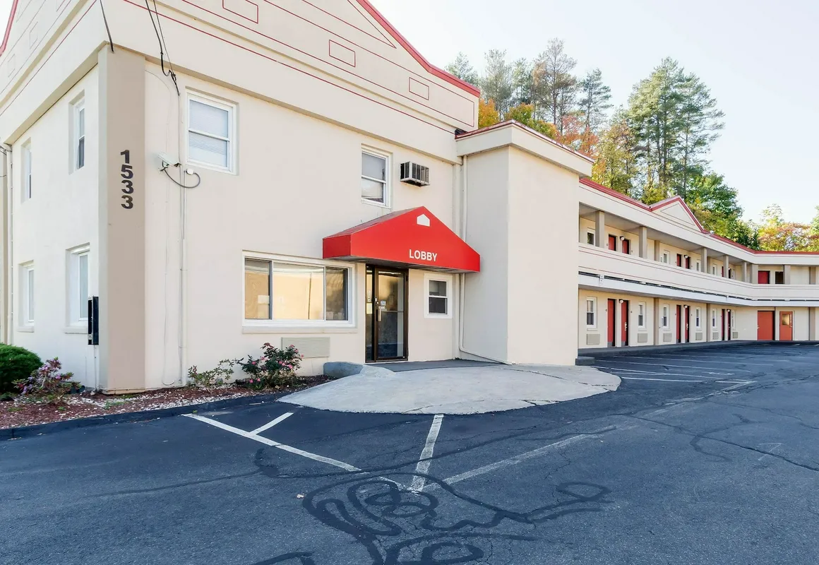 Econo Lodge West Springfield Hwy 5 hotel hero