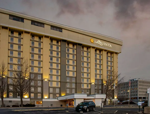 La Quinta Inn & Suites by Wyndham Springfield MA hotel detail image 2