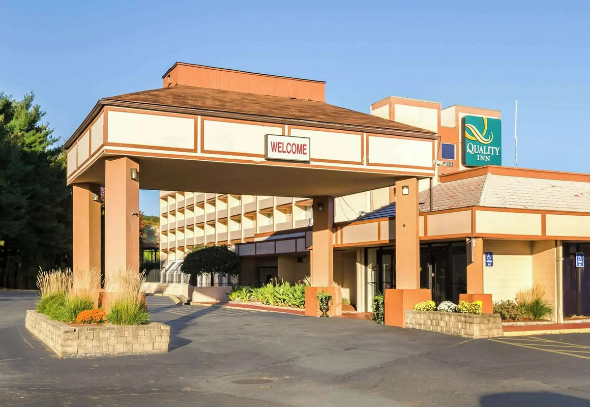 Quality Inn West Springfield hotel hero