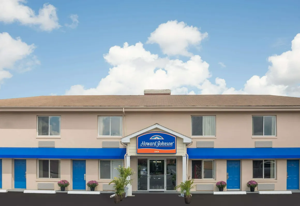 Howard Johnson by Wyndham Springfield hotel hero