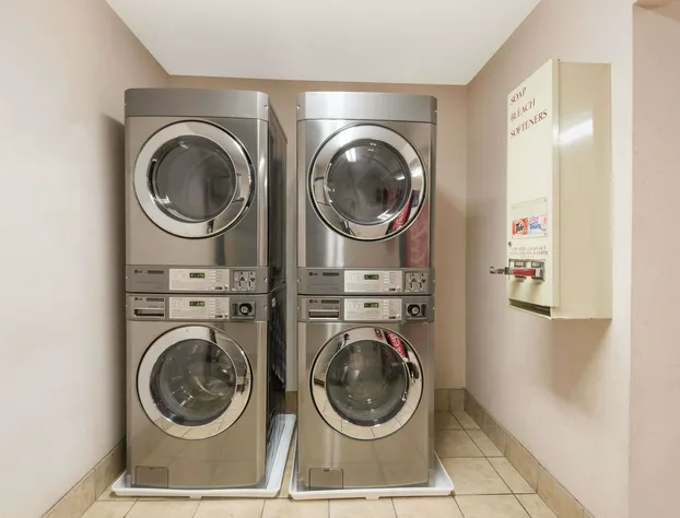 Howard Johnson by Wyndham Springfield hotel detail image 3