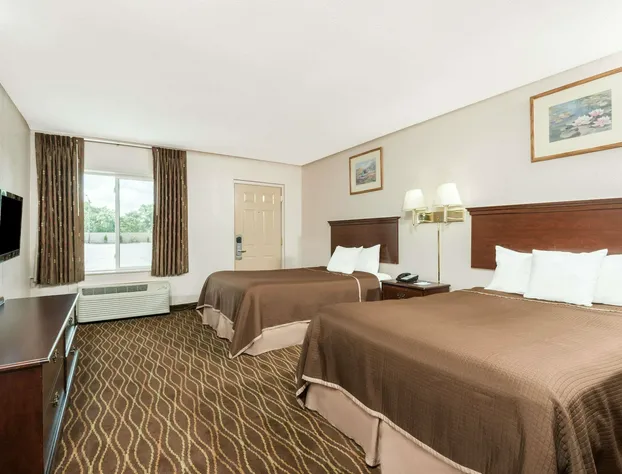 Howard Johnson by Wyndham Springfield hotel detail image 4