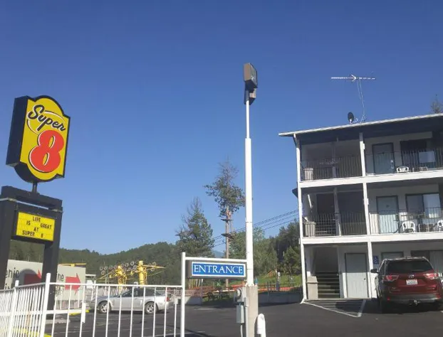 Super 8 by Wyndham Keystone/Mt. Rushmore hotel detail image 2