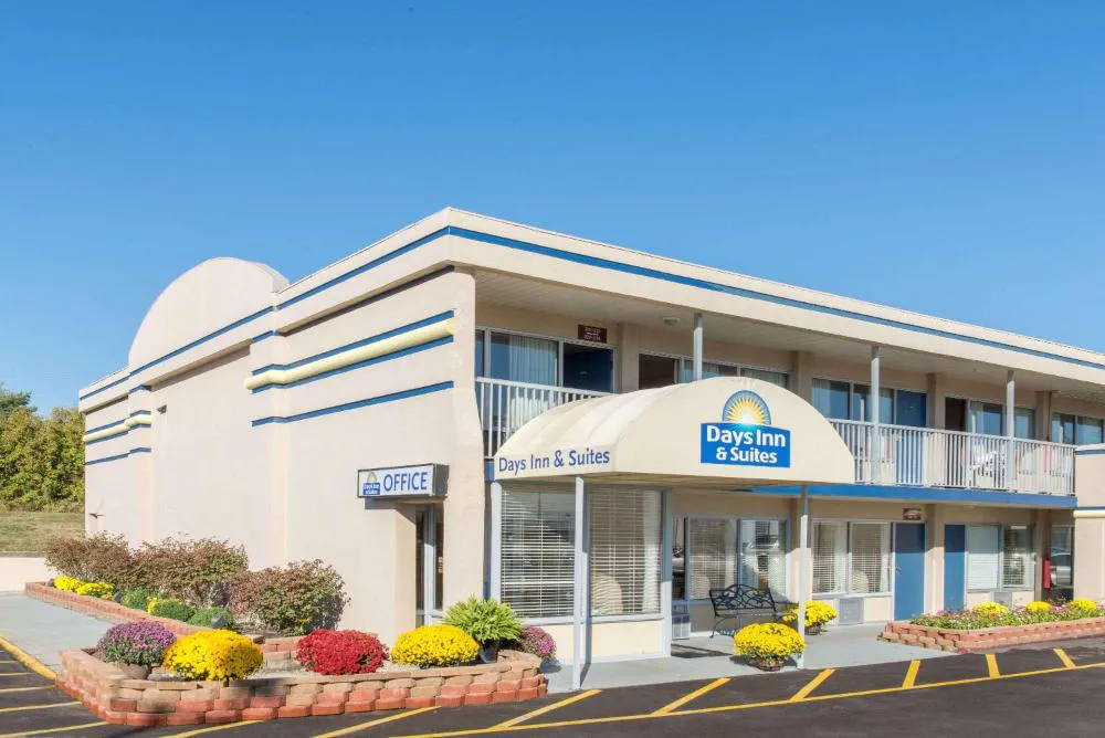 Days Inn & Suites by Wyndham Dayton North hotel hero