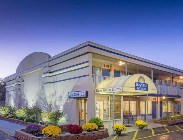 Days Inn & Suites by Wyndham Dayton North hotel detail image 1