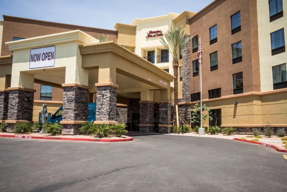 Hampton Inn & Suites Tempe/Phoenix Airport, AZ hotel hero