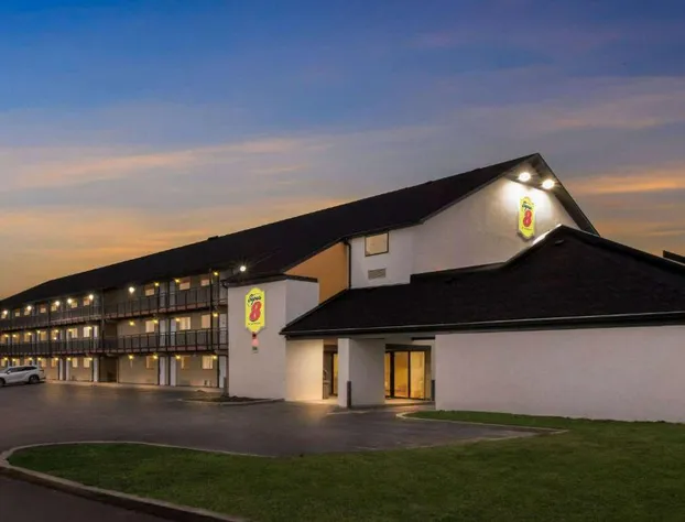 Super 8 by Wyndham Vandalia/Dayton International Airport hotel detail image 2