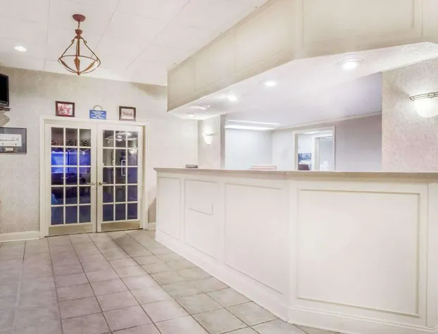 Days Inn by Wyndham Dover Downtown hotel detail image 1