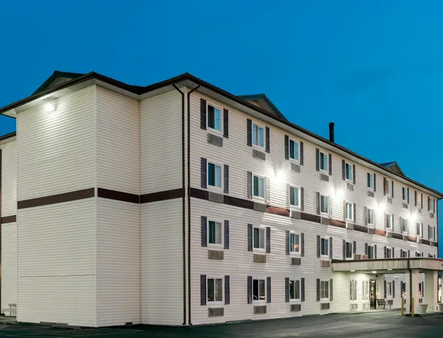 Super 8 by Wyndham Springfield East hotel detail image 1