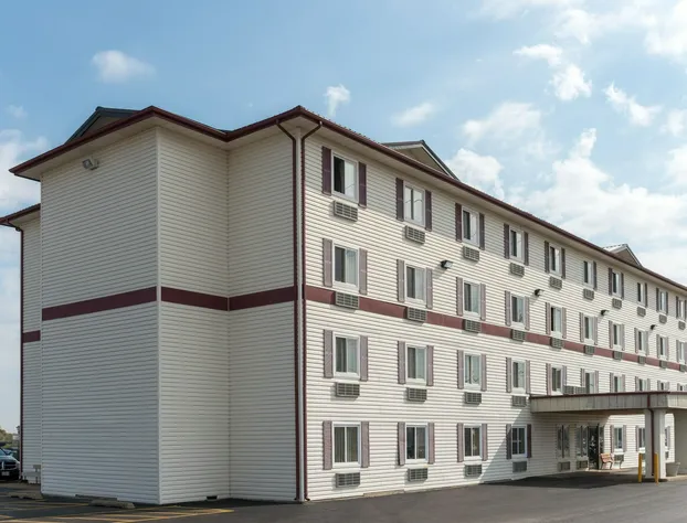 Super 8 by Wyndham Springfield East hotel detail image 1