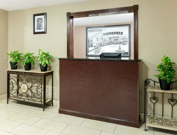 Super 8 by Wyndham Springfield East hotel detail image 3