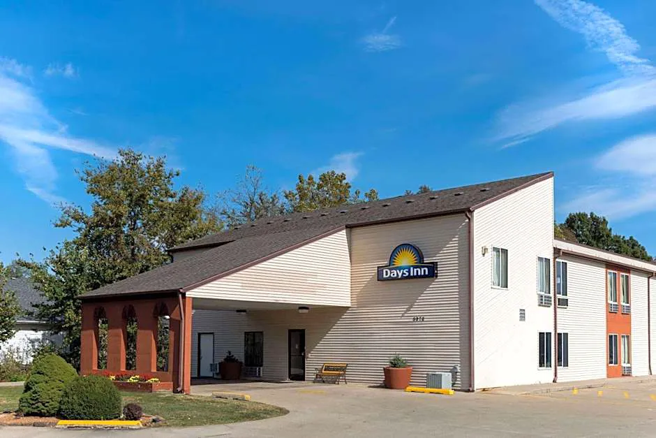 Days Inn by Wyndham Springfield hotel hero