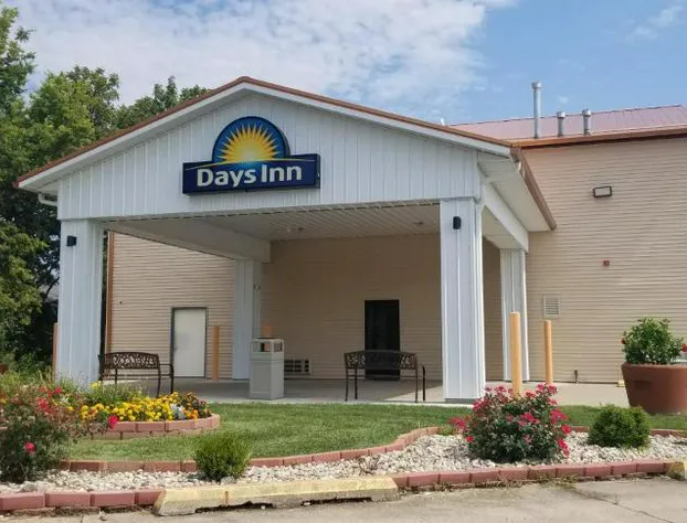 Days Inn by Wyndham Springfield hotel detail image 1