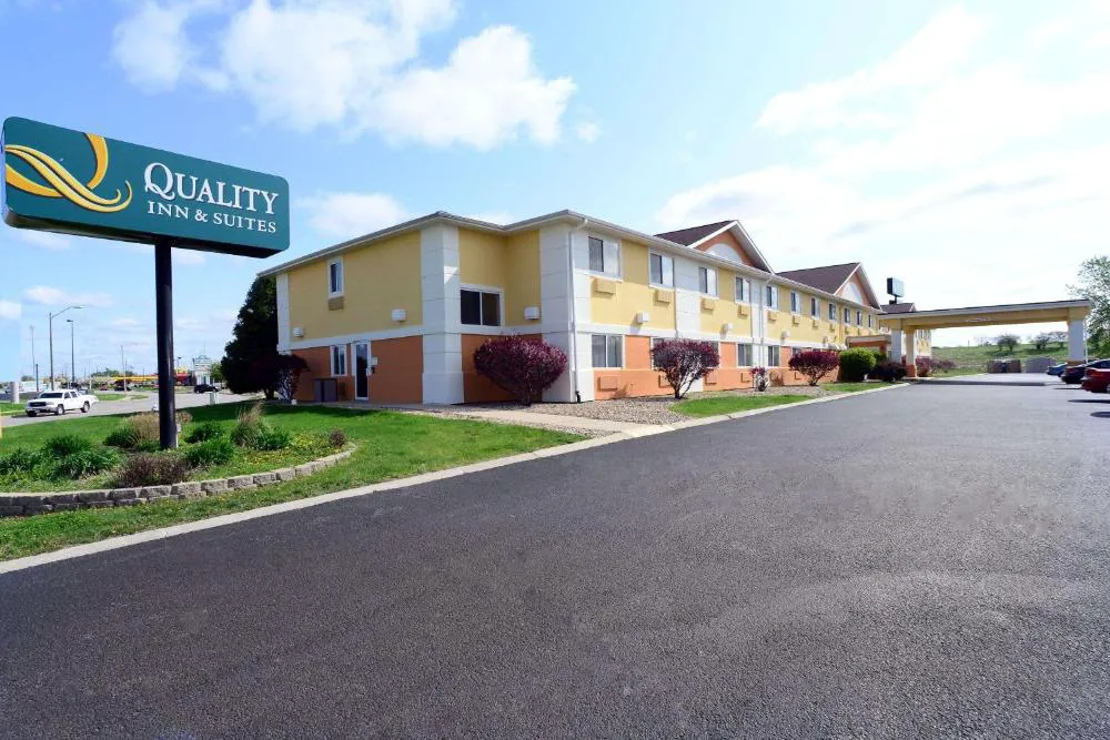 Quality Inn and Suites Springfield Southwest near I-72 hotel hero