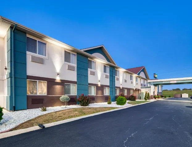 Quality Inn and Suites Springfield Southwest near I-72 hotel detail image 2