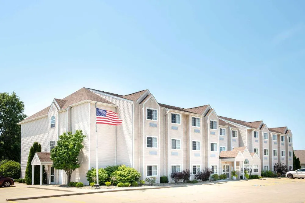 Microtel Inn & Suites by Wyndham Springfield hotel hero