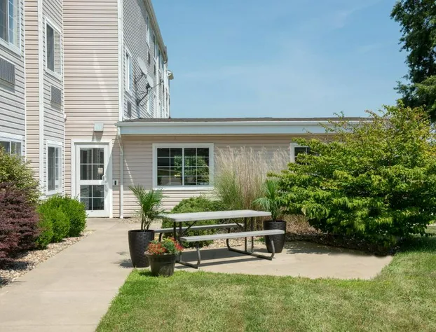 Microtel Inn & Suites by Wyndham Springfield hotel detail image 1