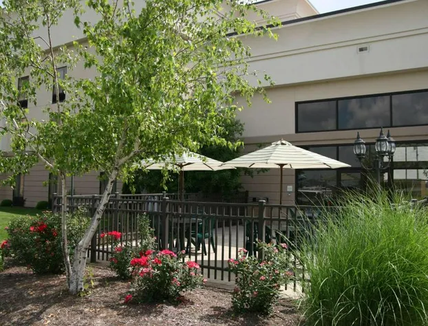 Hampton Inn & Suites Springfield-Southwest hotel detail image 2
