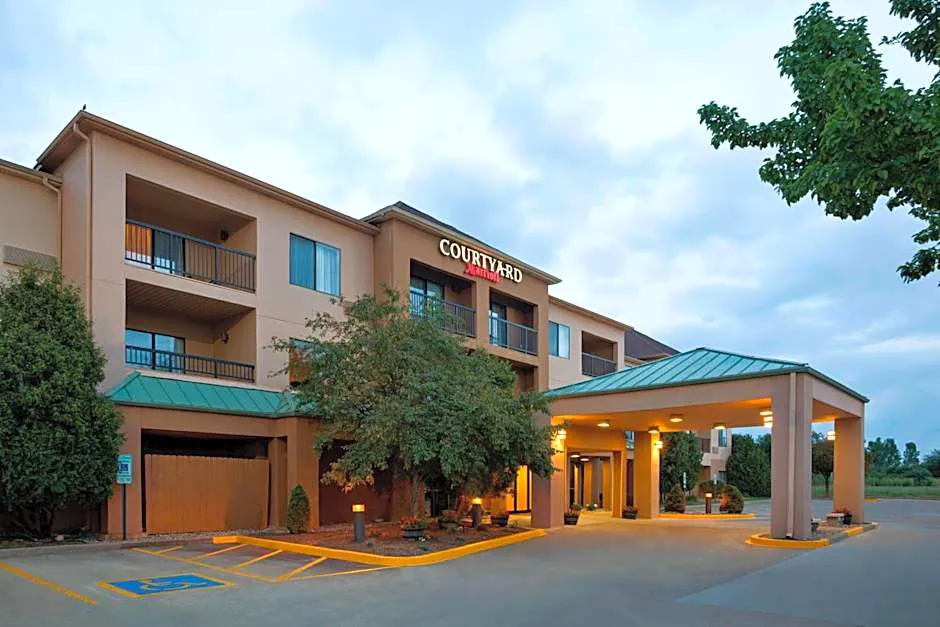 Courtyard by Marriott Springfield hotel hero
