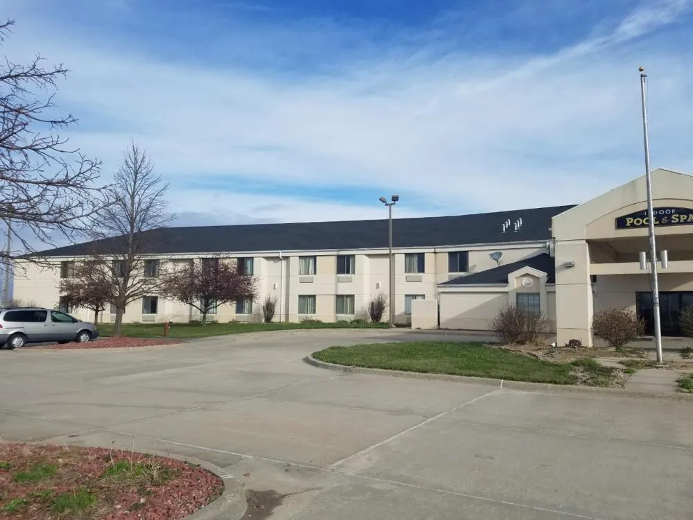 Syracuse Inn & Suites hotel hero