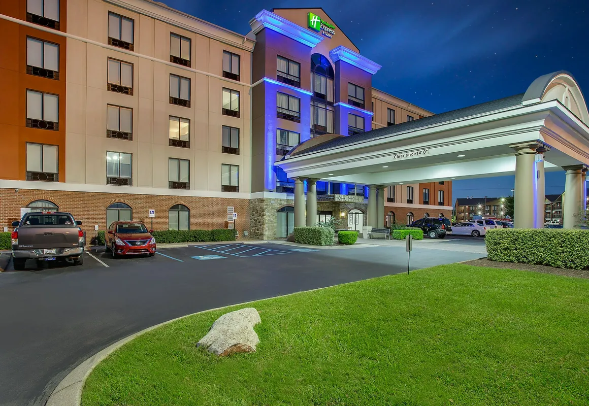 Holiday Inn Express & Suites Lebanon-Nashville Area by IHG hotel hero