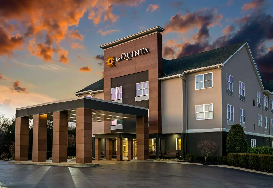 La Quinta Inn & Suites by Wyndham Lebanon hotel hero