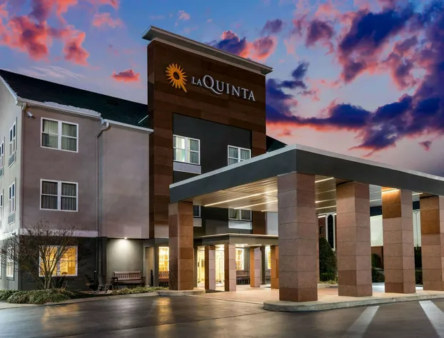 La Quinta Inn & Suites by Wyndham Lebanon hotel detail image 1