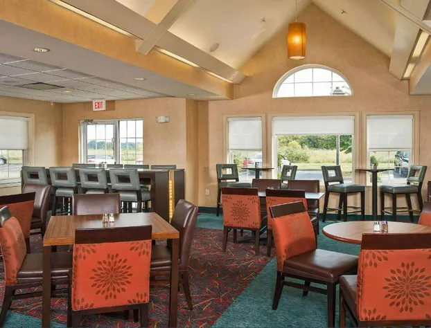 Sonesta ES Suites Charleston hotel detail image 4