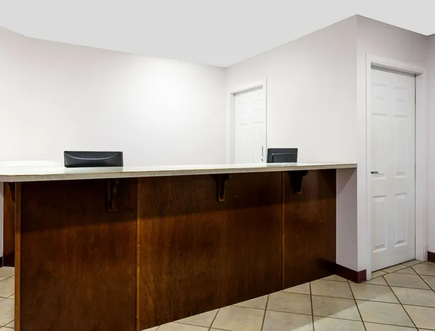 Super 8 by Wyndham Lake Country/Winfield Area hotel detail image 1