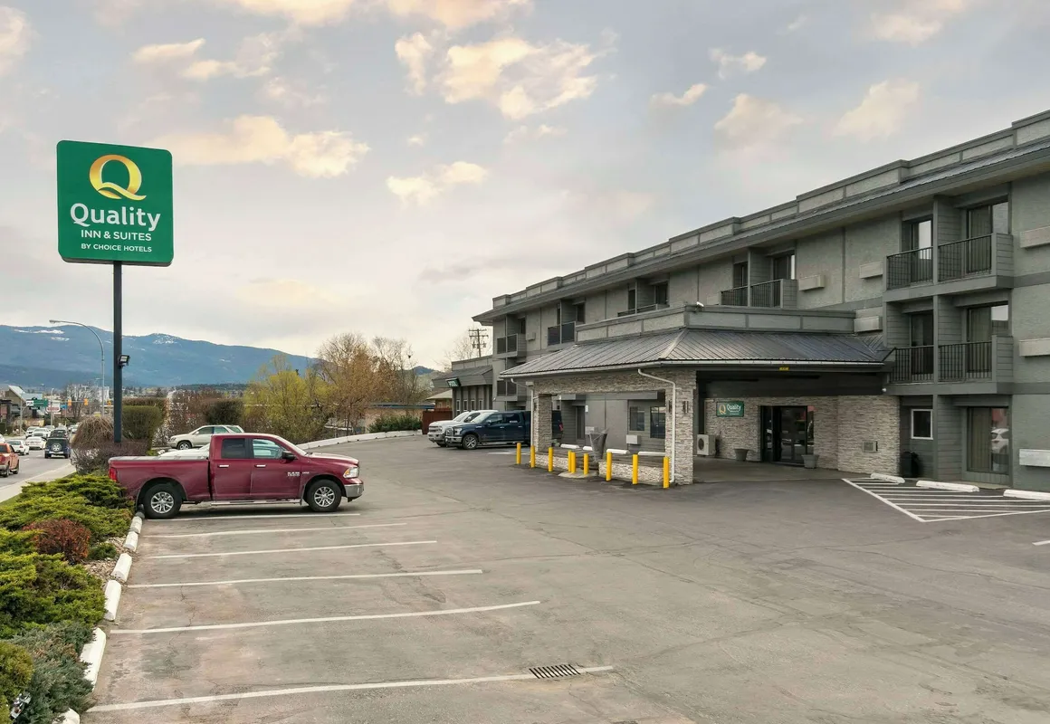 Quality Inn & Suites hotel hero