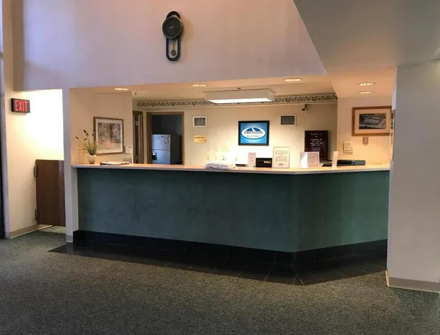 Econo Lodge Inn & Suites Oconto hotel detail image 1