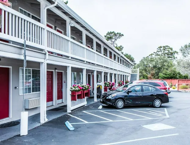 Pelican Inn Monterey hotel detail image 2