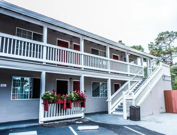 Pelican Inn Monterey hotel detail image 4