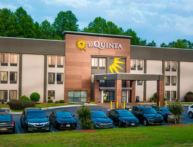 La Quinta Inn & Suites by Wyndham Fayetteville I-95 hotel detail image 4