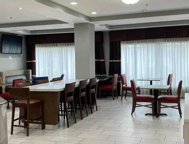 Holiday Inn Express & Suites Hope Mills-Fayetteville Arpt by IHG hotel detail image 3