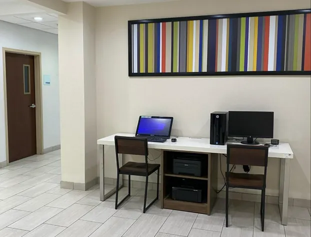 Holiday Inn Express & Suites Hope Mills-Fayetteville Arpt by IHG hotel detail image 4