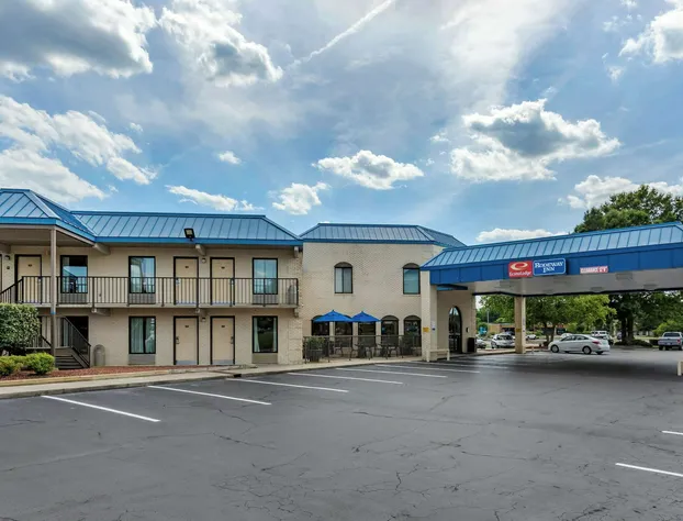 Econo Lodge Fayetteville I-95 hotel detail image 1