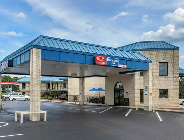 Econo Lodge Fayetteville I-95 hotel detail image 2