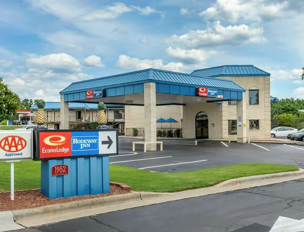 Econo Lodge Fayetteville I-95 hotel detail image 3