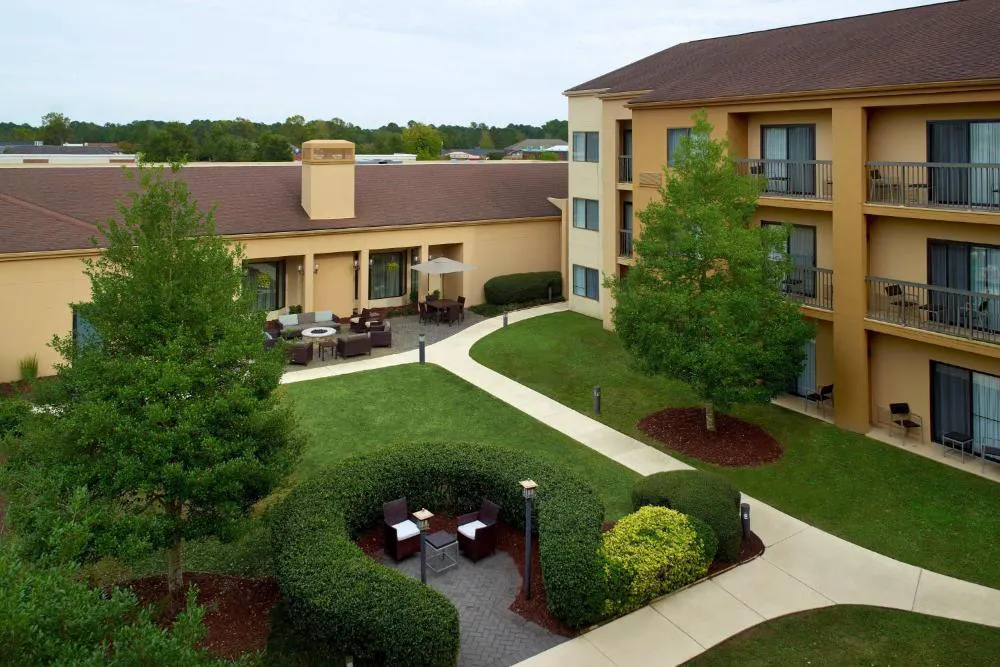 Courtyard by Marriott Fayetteville hotel hero