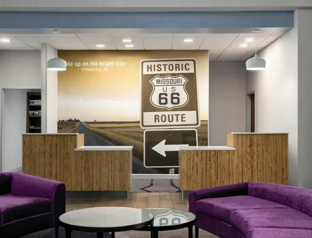 La Quinta Inn & Suites by Wyndham Springfield Airport Plaza hotel detail image 2